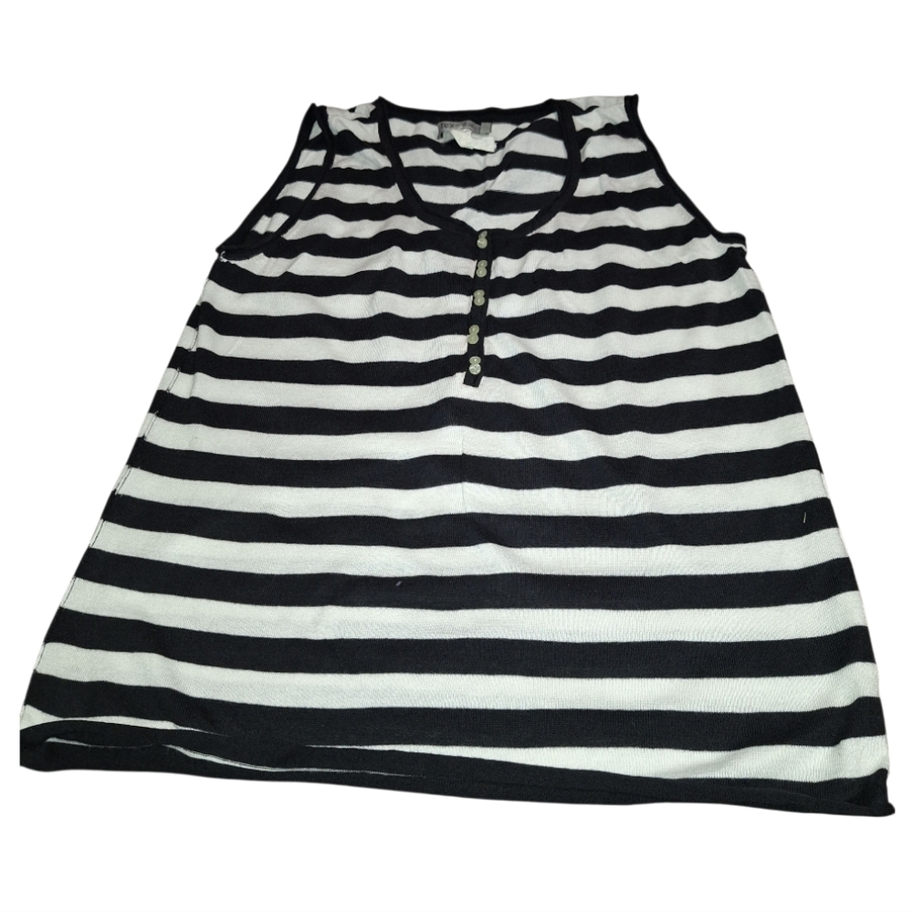 Tex by Max Azria Women's Sleeveless Striped Sweater Tank Top  Medium Black & Whi